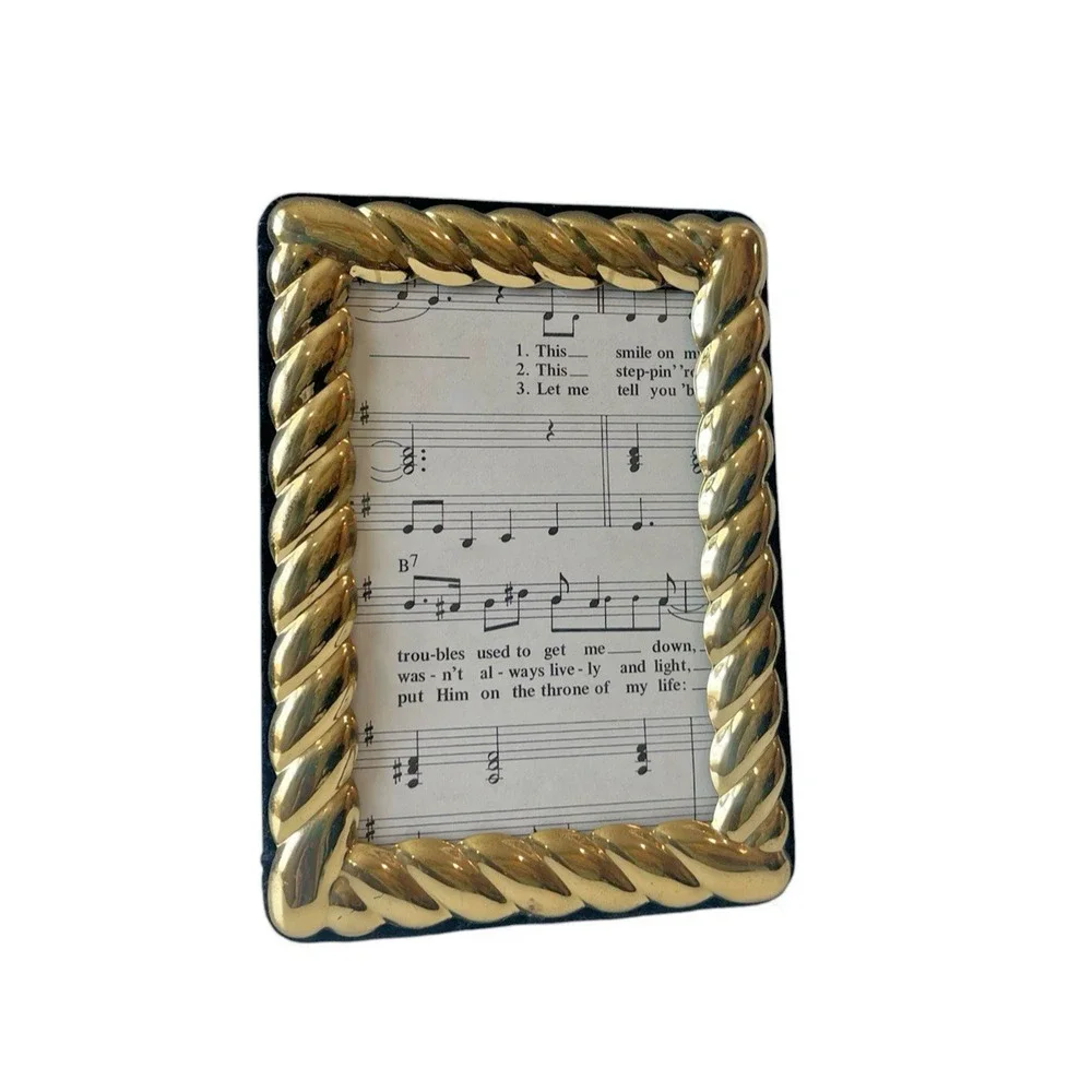 Vintage Gold Twist Frame 3.5x5 Photo Minimalist Modern Vintage 90s Sleek Simple